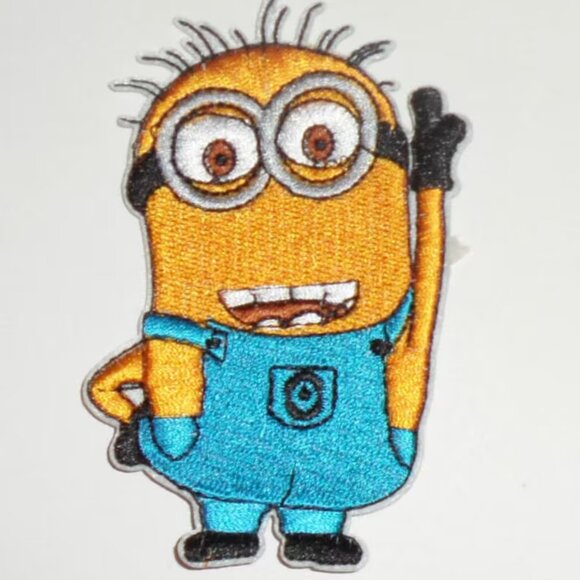 (2) MINIONS Despicable Me Embroidered Iron On PATCHES diy Adhesive Badges Set - Picture 3 of 4